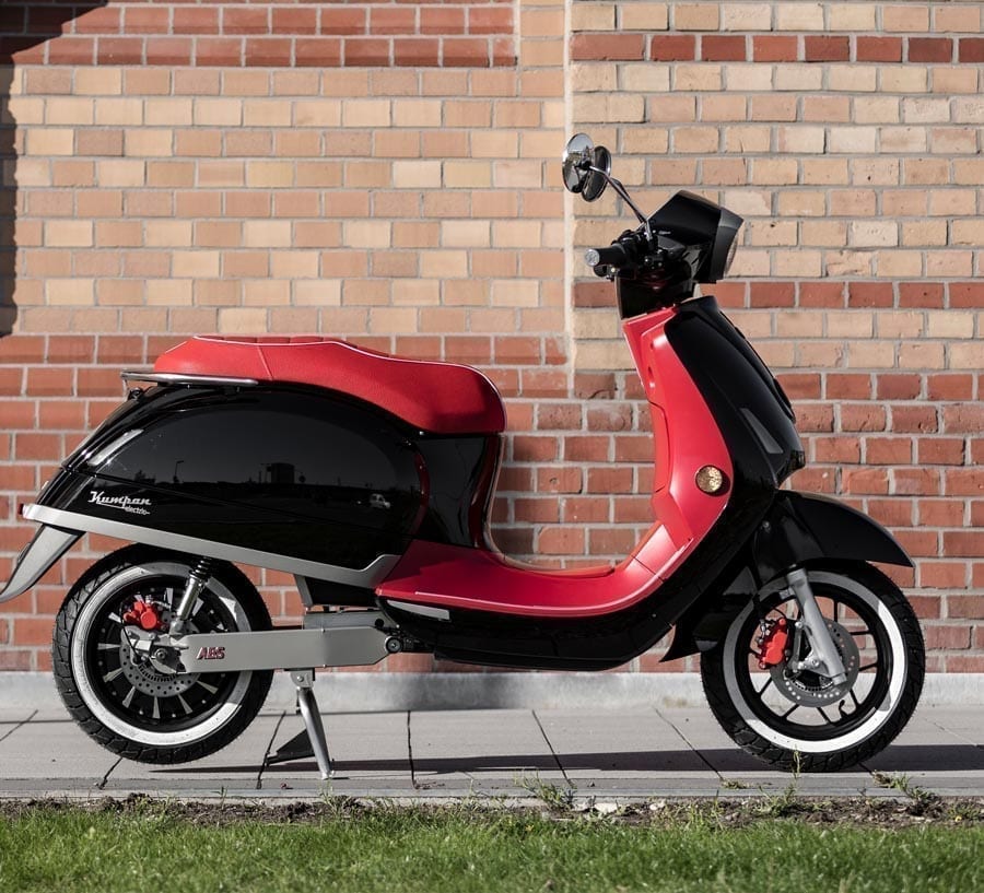 Kumpan_Red_and_Black_Scooter