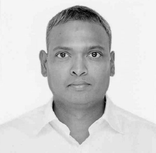 Black and white picture of Sashidhar Thothadri.