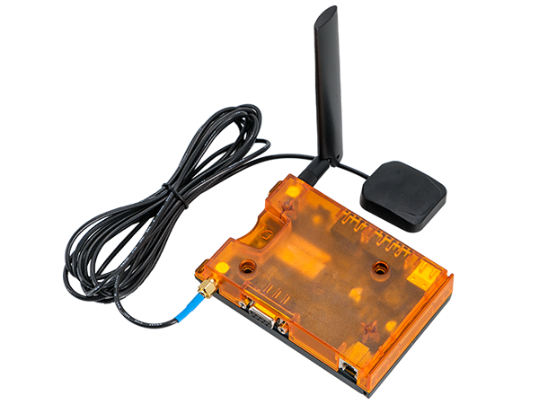 Telit Cinterion plug-and-play IoT gateways: The SGX31 IoT Gateway including cellular and GNSS antenna.
